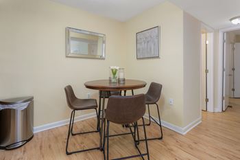 Model Dining at West Pointe Apartments, Burlington, North Carolina